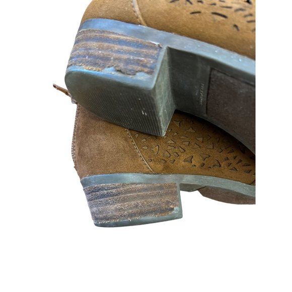 Carlos Santana Womens Shoes 6M Brett Brown Ankle Boot Faux  Laser Cut Suede Heel - Picture 8 of 9